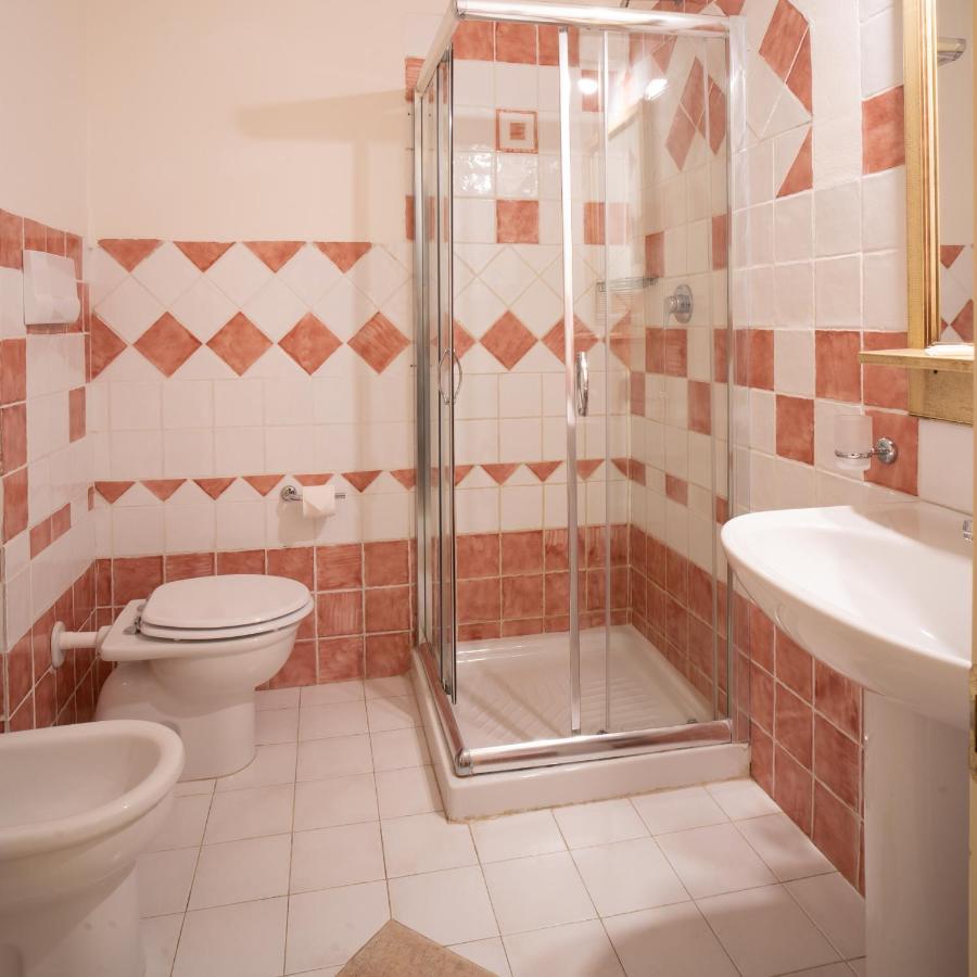 Hotel Pedra Santa Baja Sardinia Esterno foto
