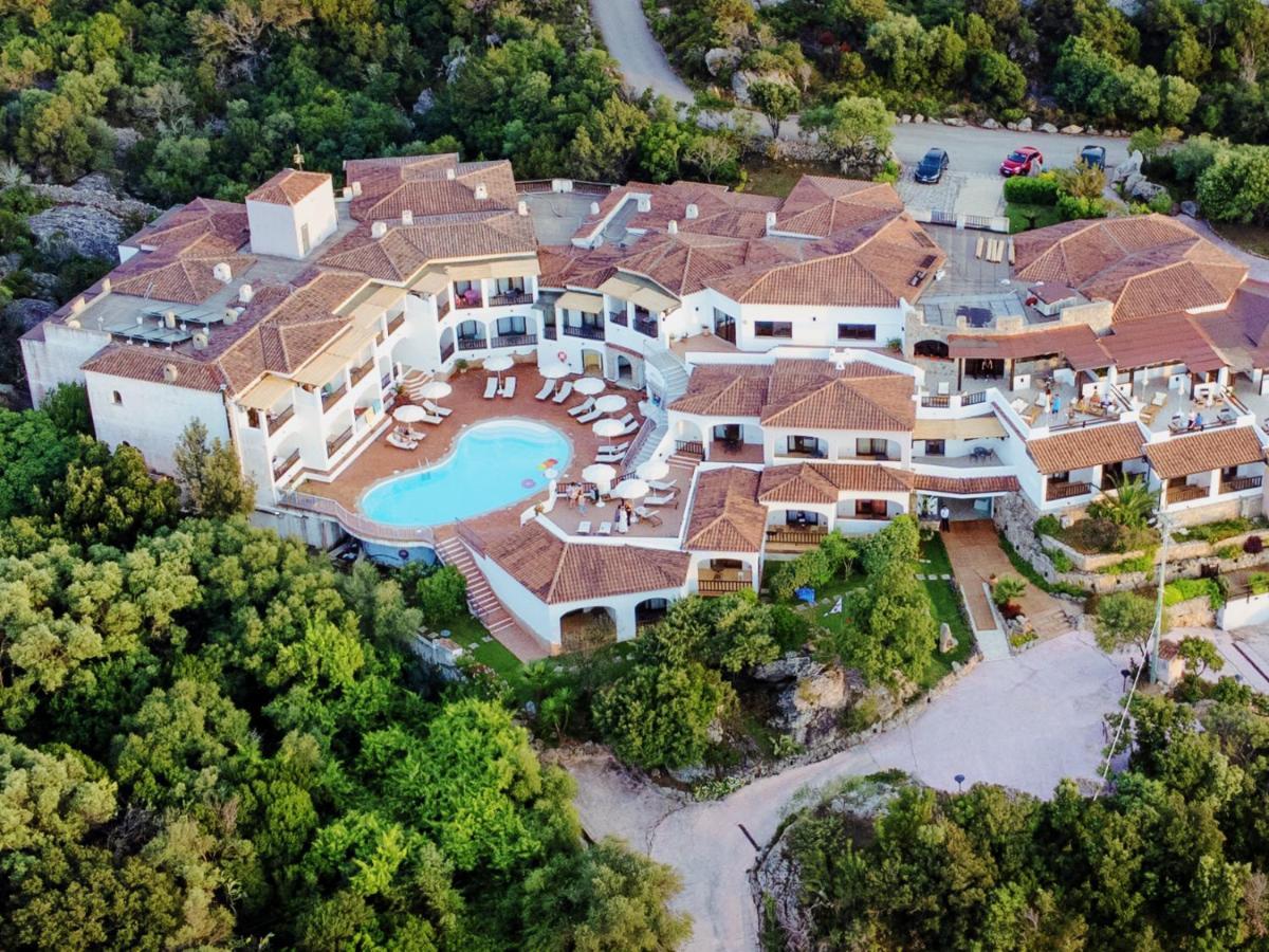 Hotel Pedra Santa Baja Sardinia Esterno foto