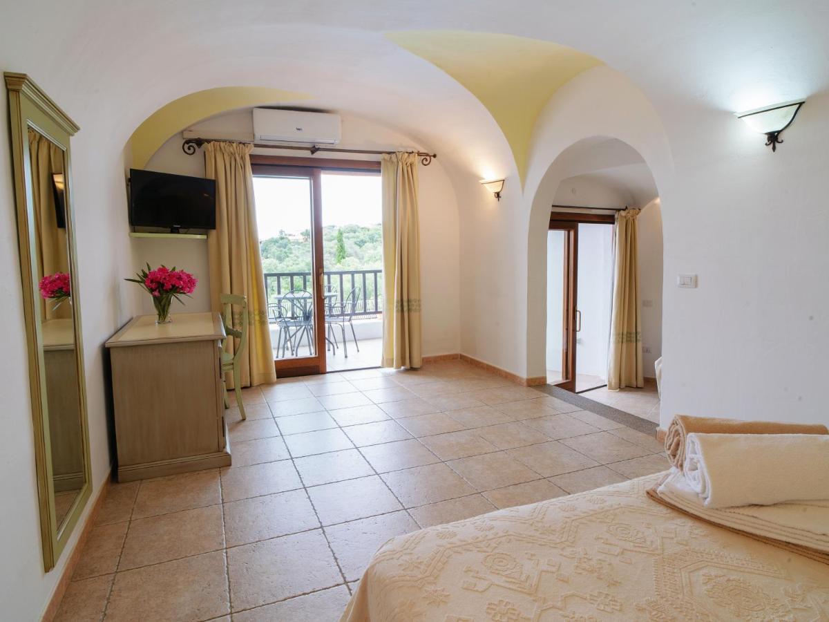 Hotel Pedra Santa Baja Sardinia Esterno foto