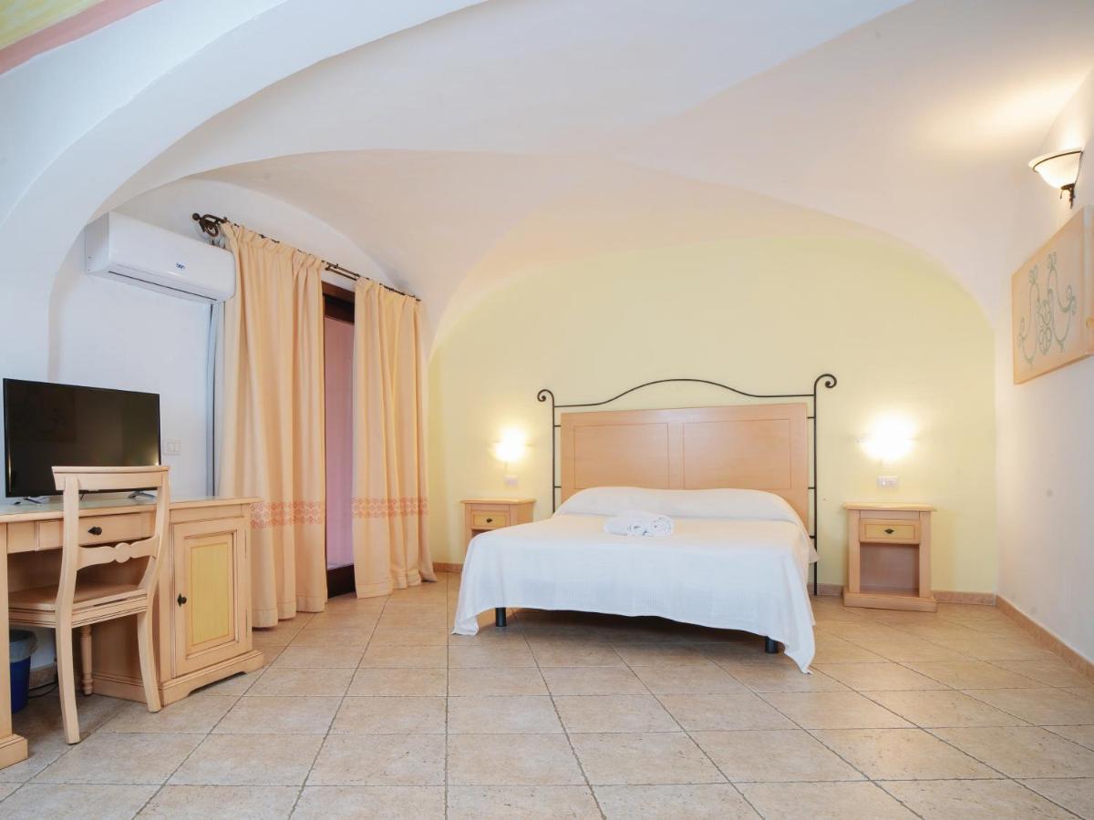 Hotel Pedra Santa Baja Sardinia Esterno foto