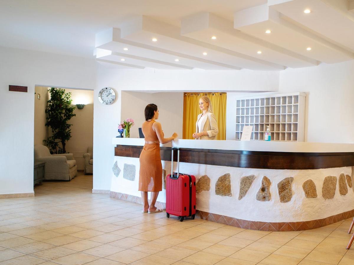 Hotel Pedra Santa Baja Sardinia Esterno foto