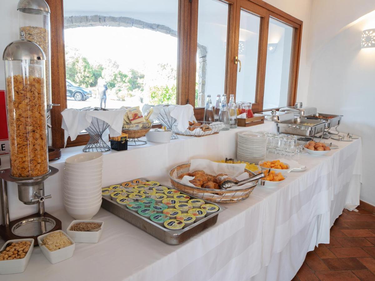 Hotel Pedra Santa Baja Sardinia Esterno foto