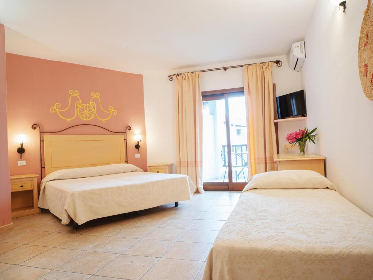 Hotel Pedra Santa Baja Sardinia Esterno foto
