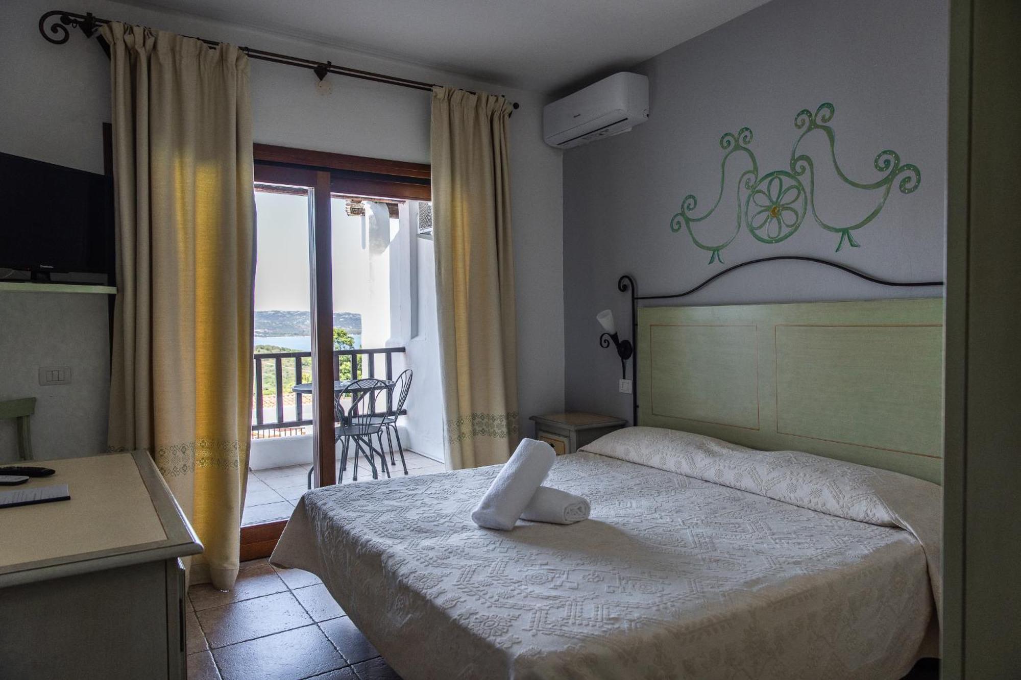 Hotel Pedra Santa Baja Sardinia Esterno foto