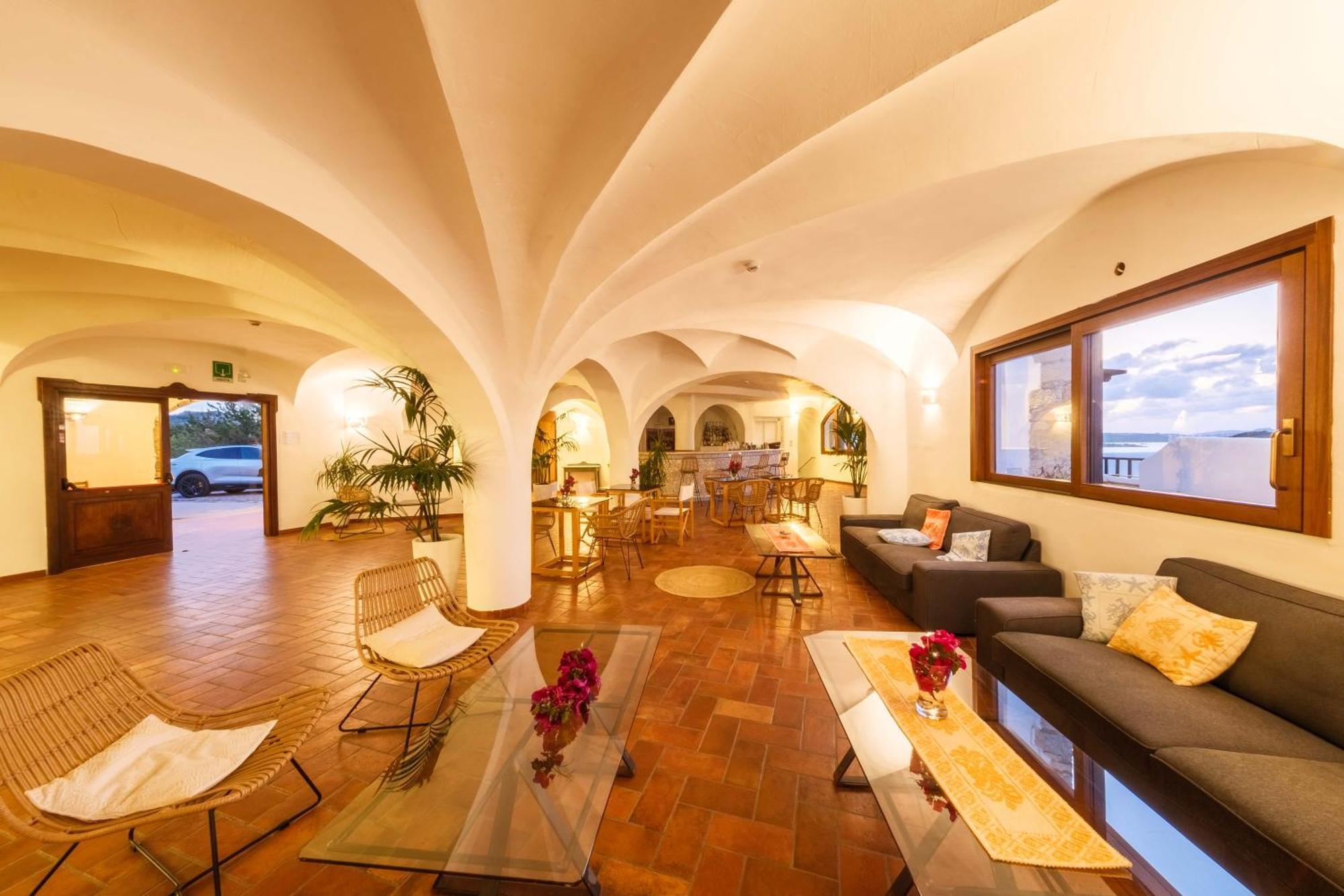 Hotel Pedra Santa Baja Sardinia Esterno foto