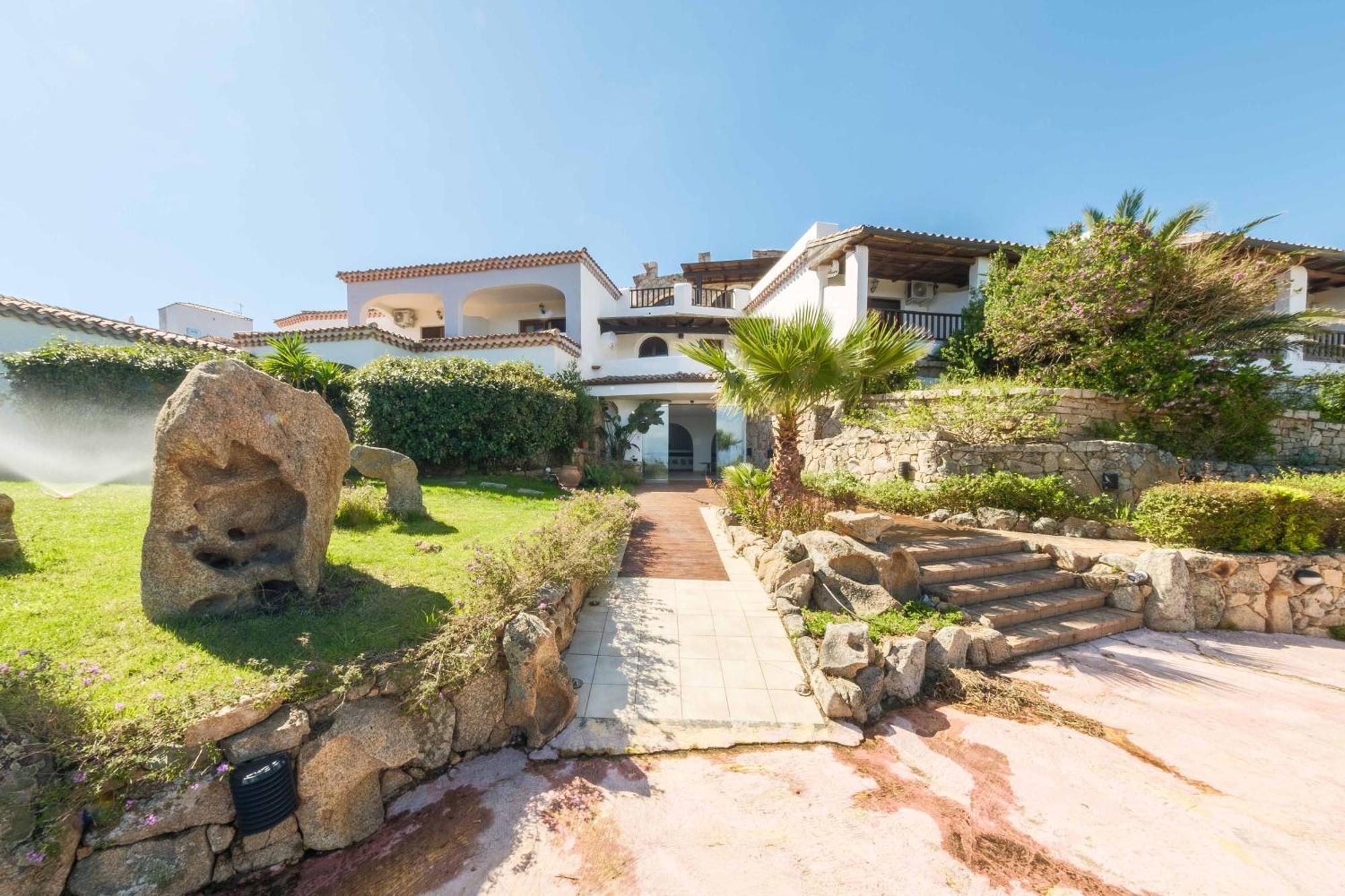 Hotel Pedra Santa Baja Sardinia Esterno foto