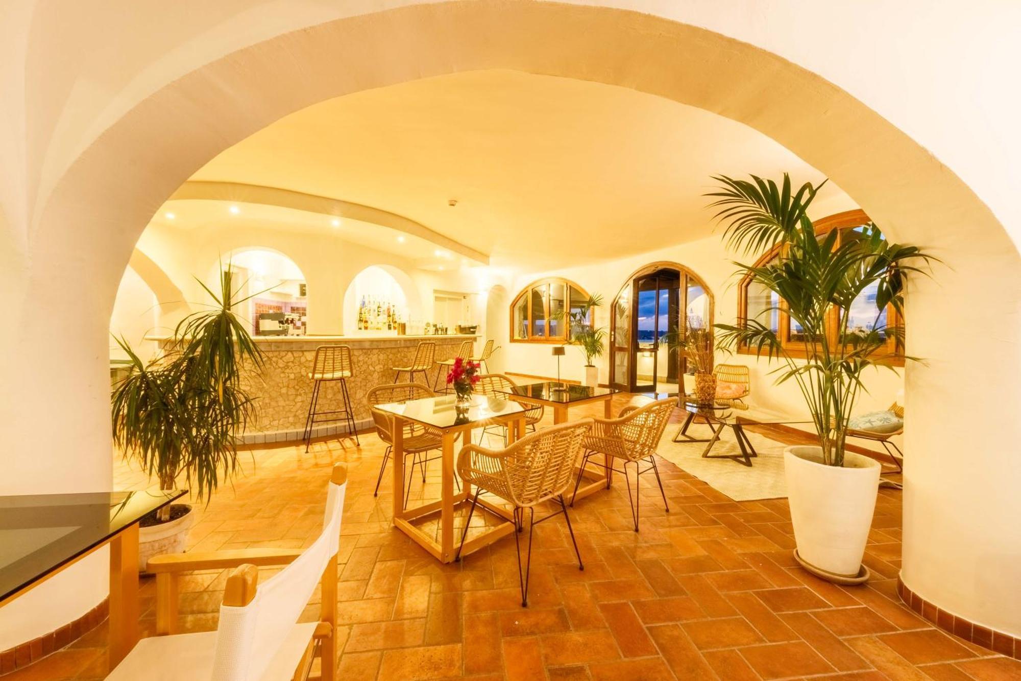 Hotel Pedra Santa Baja Sardinia Esterno foto