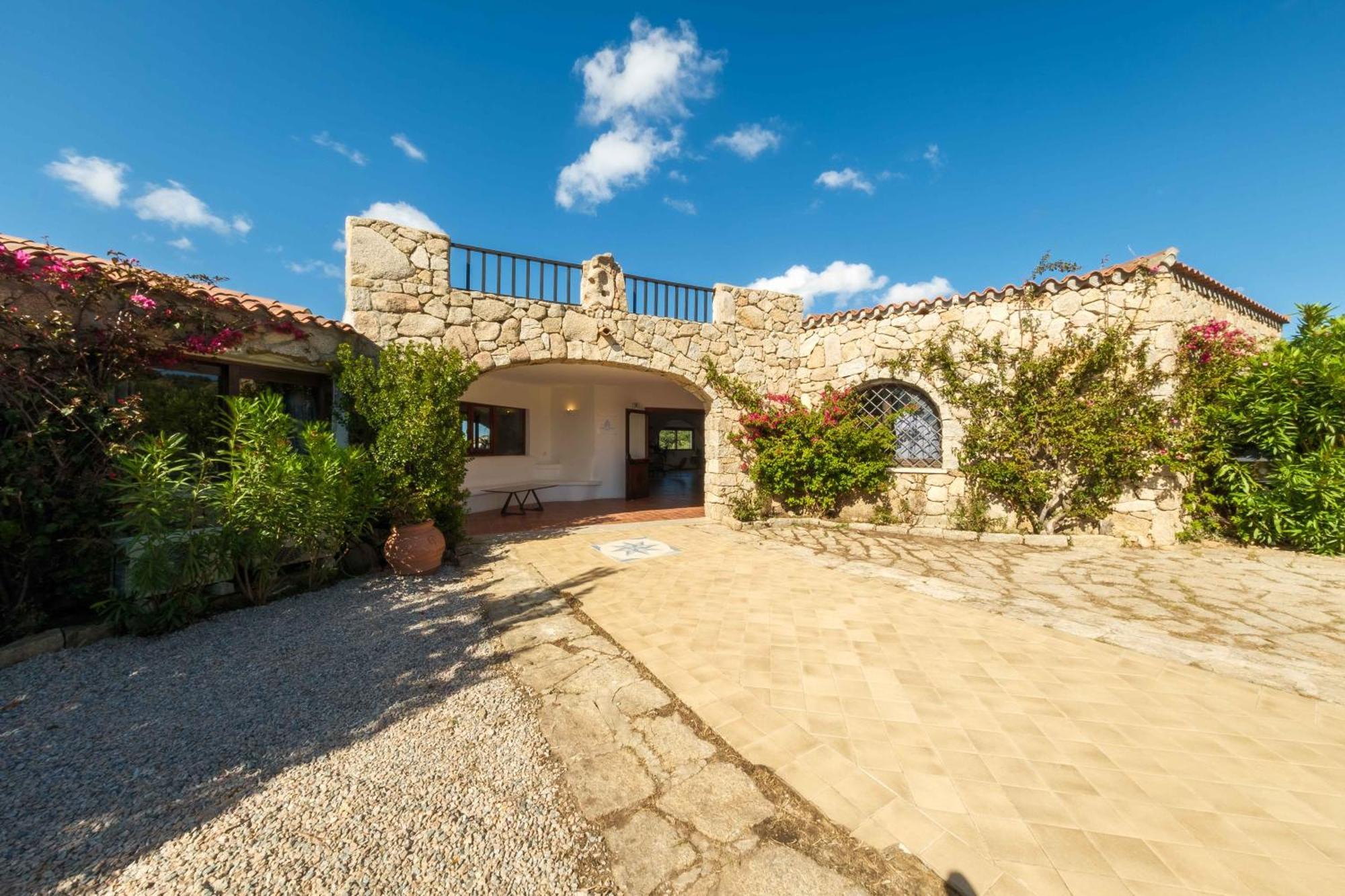 Hotel Pedra Santa Baja Sardinia Esterno foto